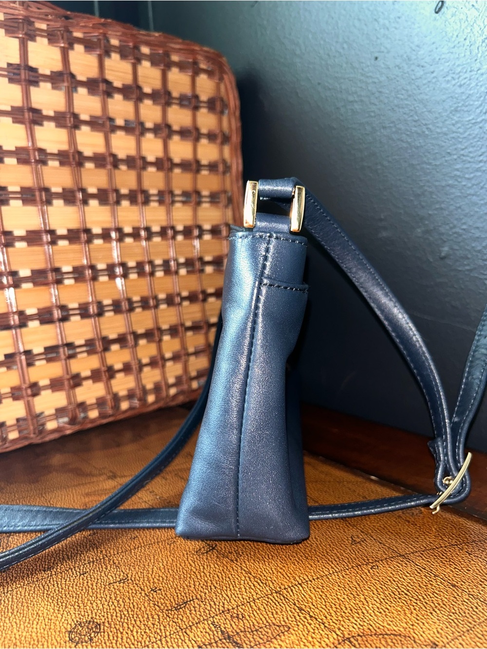 Navy Vintage Etienne Aigner Leather Shoulder Bag Classic Elegance -EUC- - Picture 5 of 13